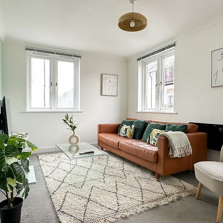 Luxury 2 Bedroom City Centre Apartment - Secure Parking - Amazing Location! Canterbury Buitenkant foto