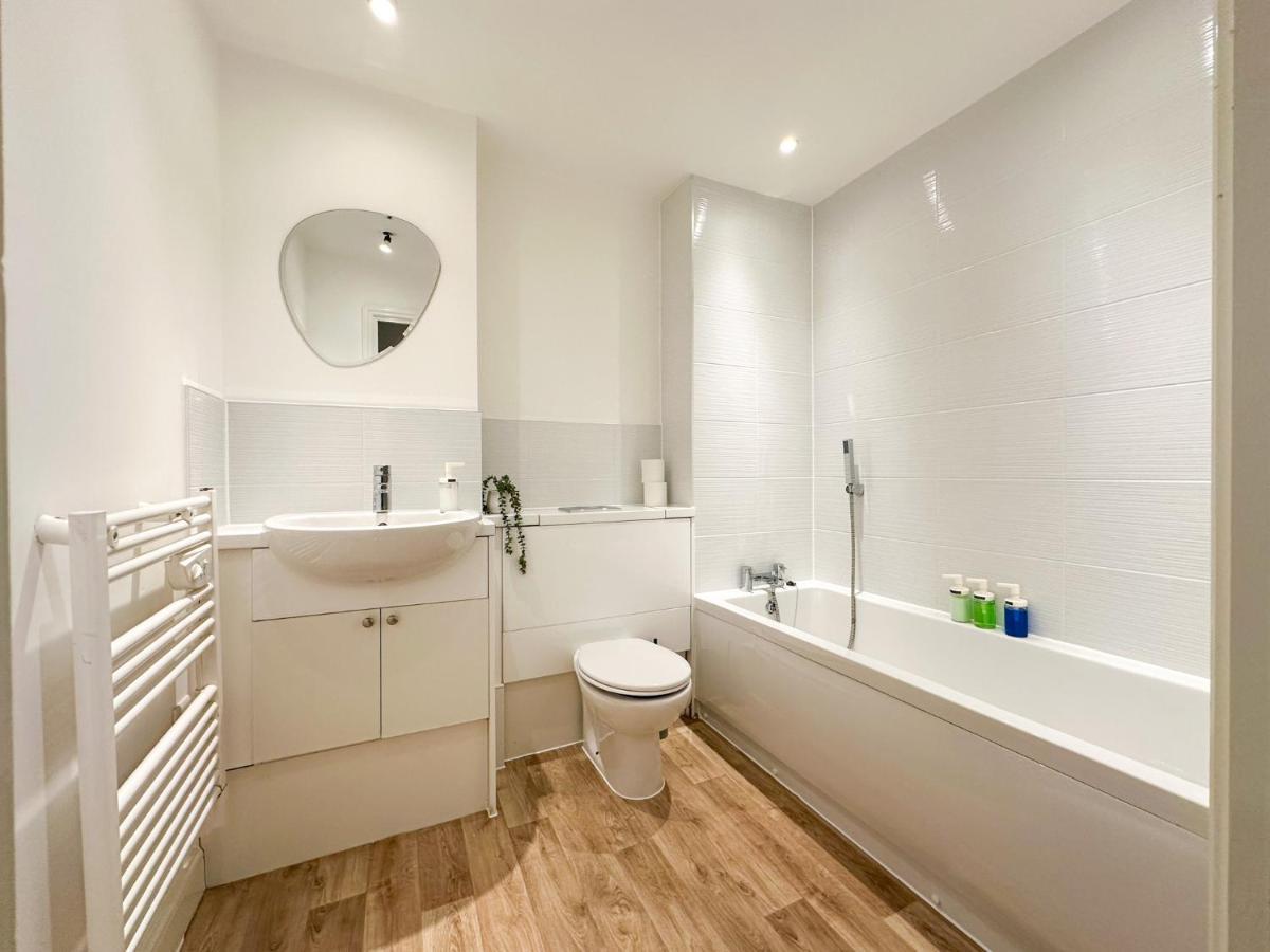 Luxury 2 Bedroom City Centre Apartment - Secure Parking - Amazing Location! Canterbury Buitenkant foto