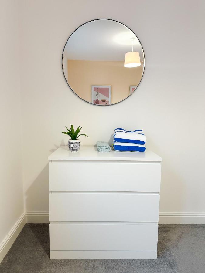 Luxury 2 Bedroom City Centre Apartment - Secure Parking - Amazing Location! Canterbury Buitenkant foto