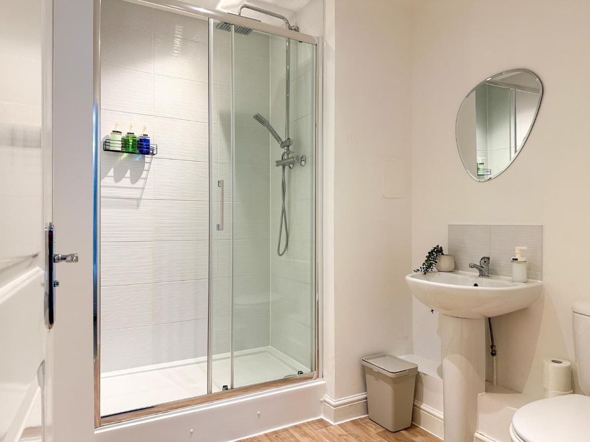 Luxury 2 Bedroom City Centre Apartment - Secure Parking - Amazing Location! Canterbury Buitenkant foto