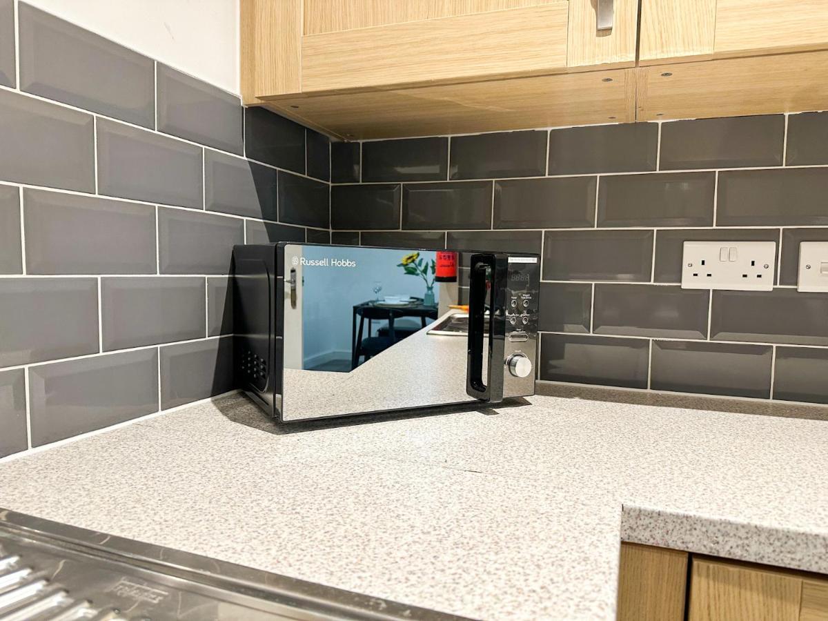Luxury 2 Bedroom City Centre Apartment - Secure Parking - Amazing Location! Canterbury Buitenkant foto