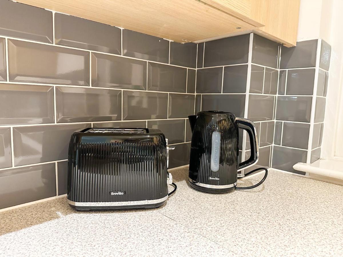 Luxury 2 Bedroom City Centre Apartment - Secure Parking - Amazing Location! Canterbury Buitenkant foto