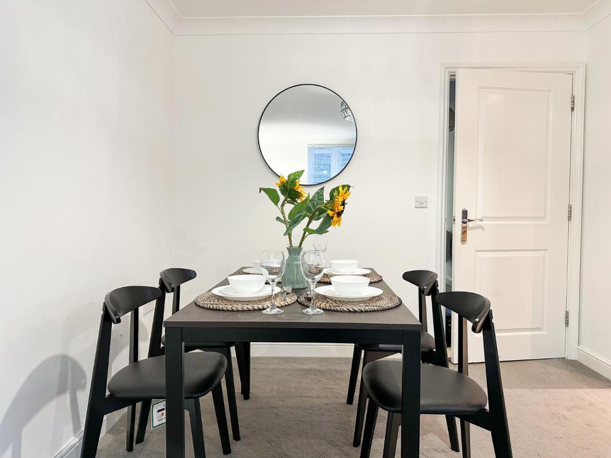 Luxury 2 Bedroom City Centre Apartment - Secure Parking - Amazing Location! Canterbury Buitenkant foto