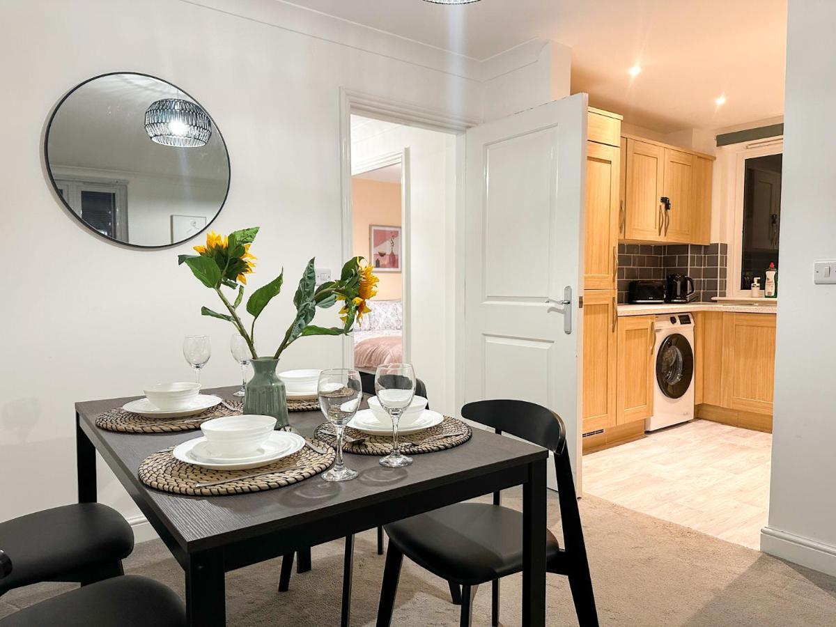 Luxury 2 Bedroom City Centre Apartment - Secure Parking - Amazing Location! Canterbury Buitenkant foto